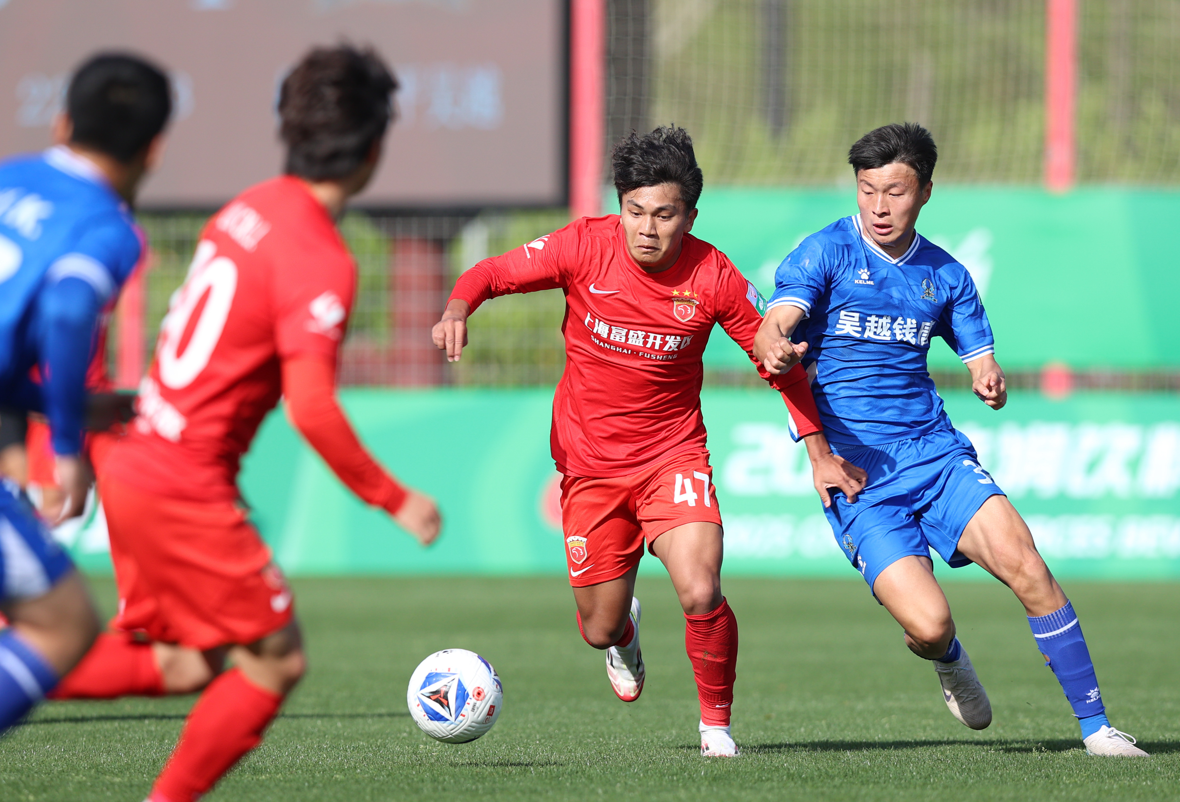 开云-冲浪小组赛掀起高潮，吴越巨龙队读秒扳平闽南迅豹队，高压逼抢奏功——定位球制造杀机的简单介绍