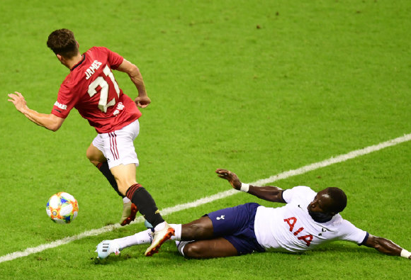 开云体育-关于詹姆斯赛事官方发布大胜新规，曼联争议不断！的信息